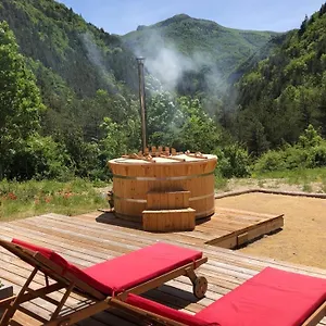 https://villa-marcassin.hotels-rhonealpes.com