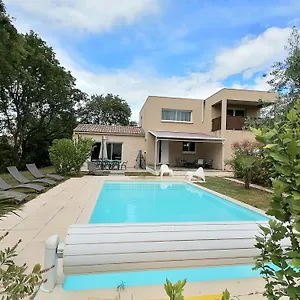 https://clos-du-grand-chene-la-villa.hotels-rhonealpes.com